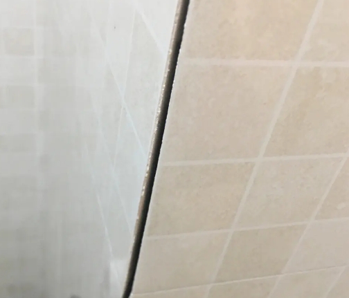 镇赉瓷砖空鼓维修公司分享阳台瓷砖脱落的修复过程可以分为以下几个步骤